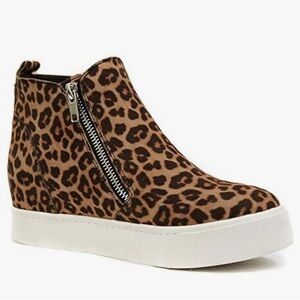 Leopard Cheetah Print Women's Ankle Boots Sneakers size 5.5 NEW